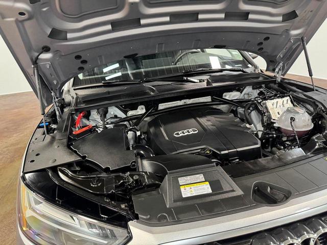 Photo of 2024 Florett Silver Metallic Audi Q5