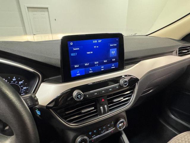 Photo of 2020 Ingot Silver Metallic Ford Escape