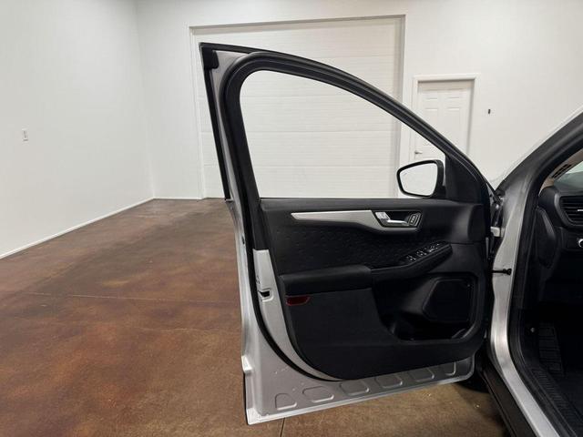 Photo of 2020 Ingot Silver Metallic Ford Escape
