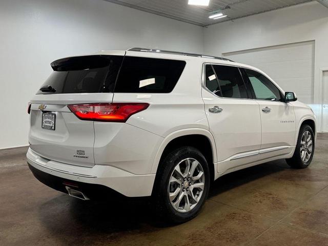Photo of 2021 Iridescent Pearl Tricoat Chevrolet Traverse