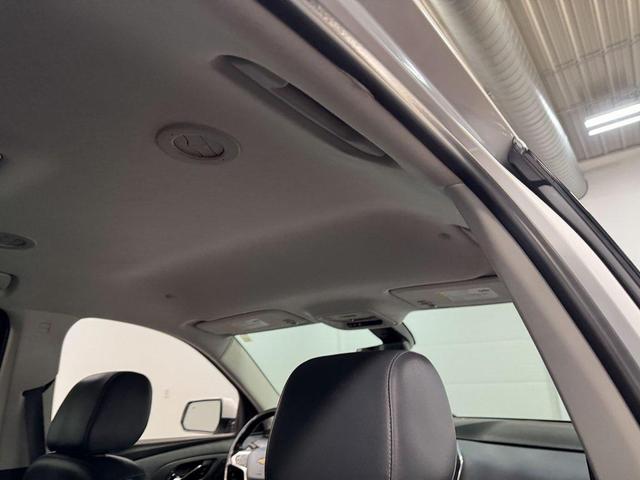 Photo of 2021 Iridescent Pearl Tricoat Chevrolet Traverse