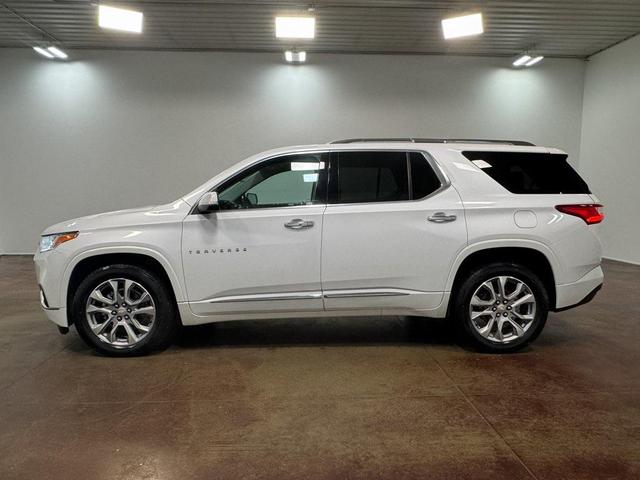Photo of 2021 Iridescent Pearl Tricoat Chevrolet Traverse