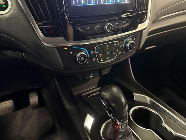 Photo of 2021 Iridescent Pearl Tricoat Chevrolet Traverse