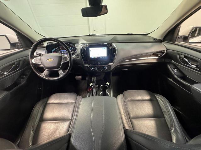 Photo of 2021 Iridescent Pearl Tricoat Chevrolet Traverse