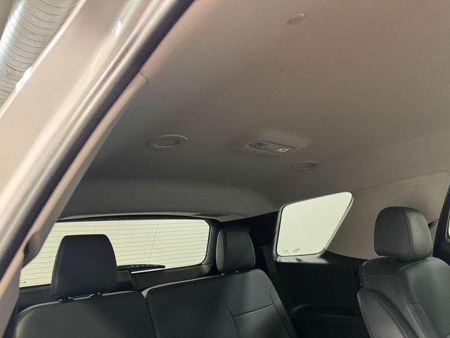 Photo of 2021 Iridescent Pearl Tricoat Chevrolet Traverse