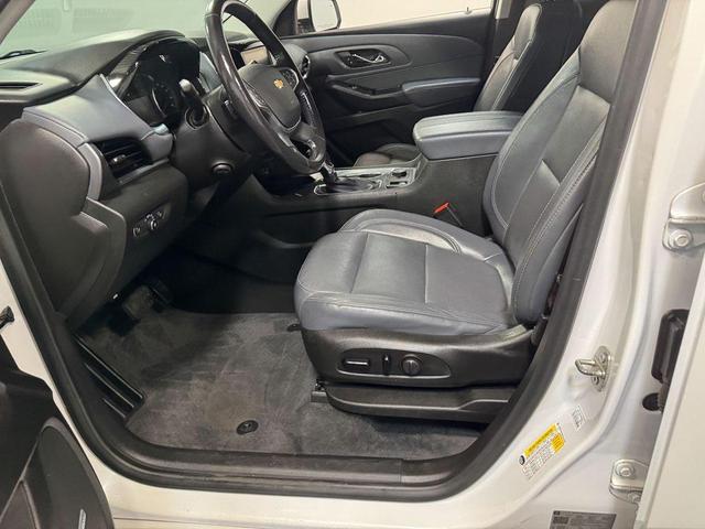 Photo of 2021 Iridescent Pearl Tricoat Chevrolet Traverse
