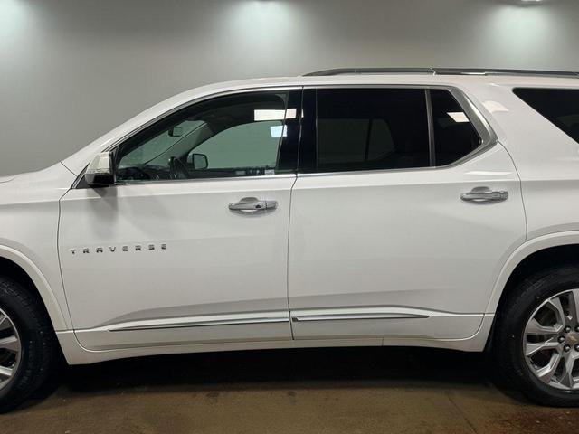Photo of 2021 Iridescent Pearl Tricoat Chevrolet Traverse