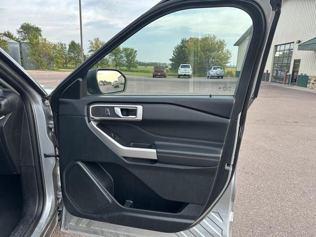 Photo of 2023 Silver Metallic Ford Explorer