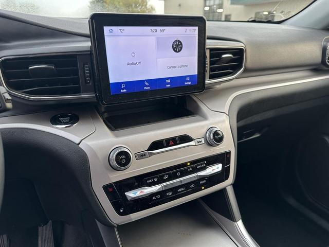 Photo of 2023 Silver Metallic Ford Explorer