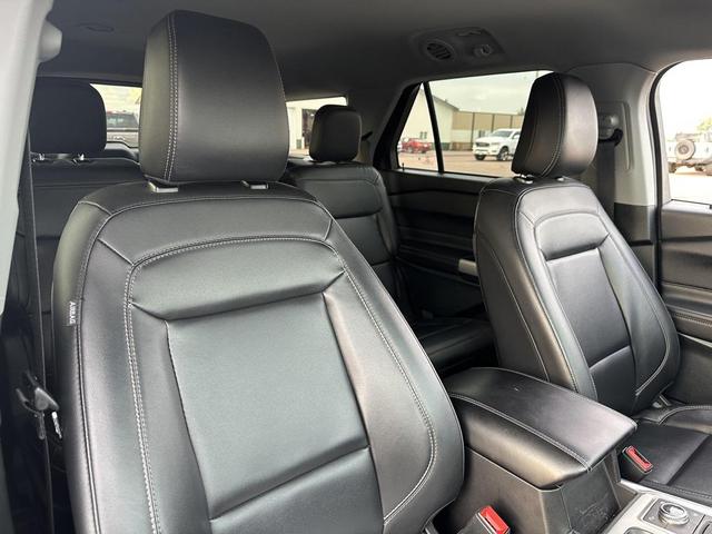 Photo of 2023 Silver Metallic Ford Explorer