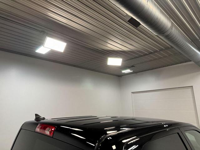 Photo of 2022 Diamond Black Crystal Pearlcoat RAM 1500 Classic
