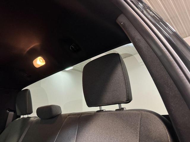 Photo of 2022 Diamond Black Crystal Pearlcoat RAM 1500 Classic