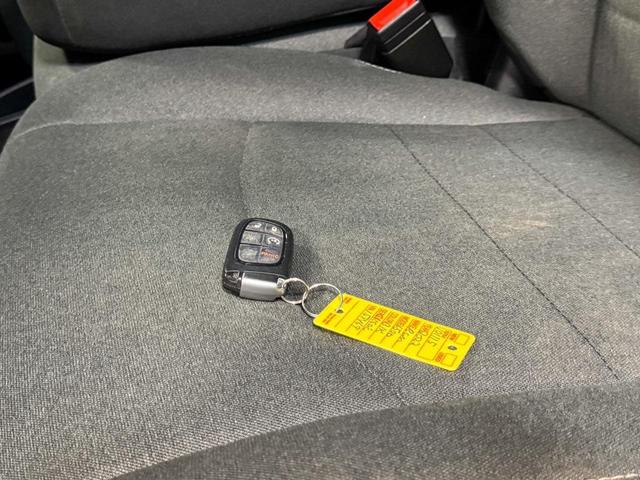 Photo of 2022 Diamond Black Crystal Pearlcoat RAM 1500 Classic