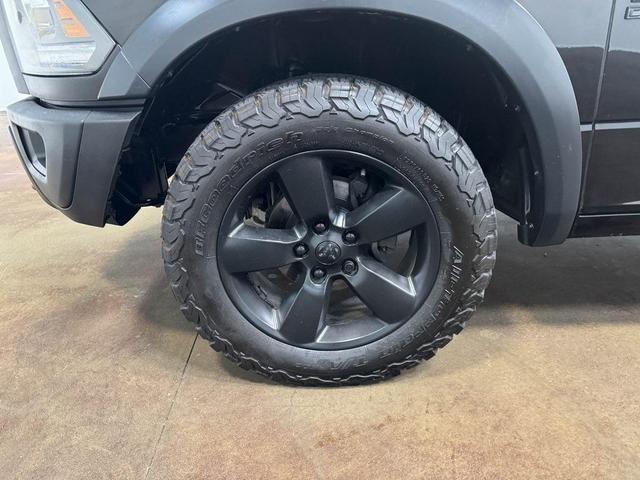 Photo of 2022 Diamond Black Crystal Pearlcoat RAM 1500 Classic