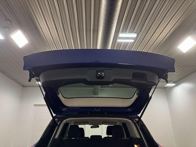 Photo of 2016 Deep Impact Blue Ford Escape