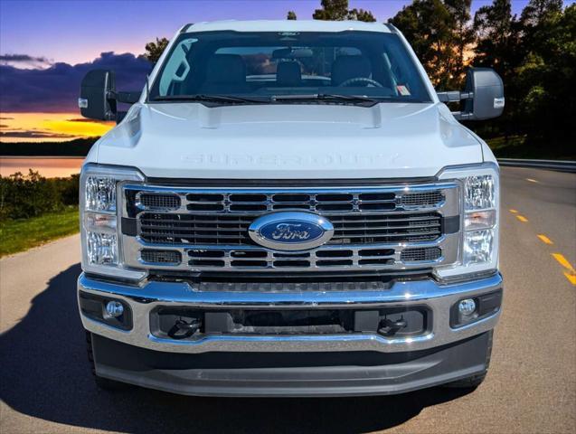 Photo of 2024 Oxford White Ford F-350