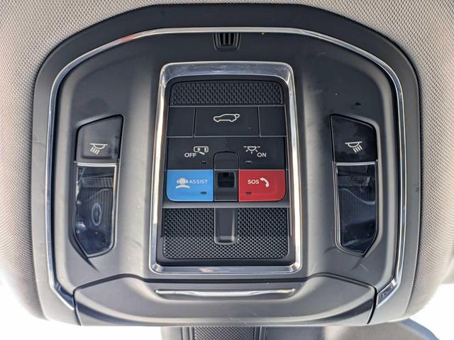 Photo of 2023 Bright White Clearcoat Jeep Grand Cherokee