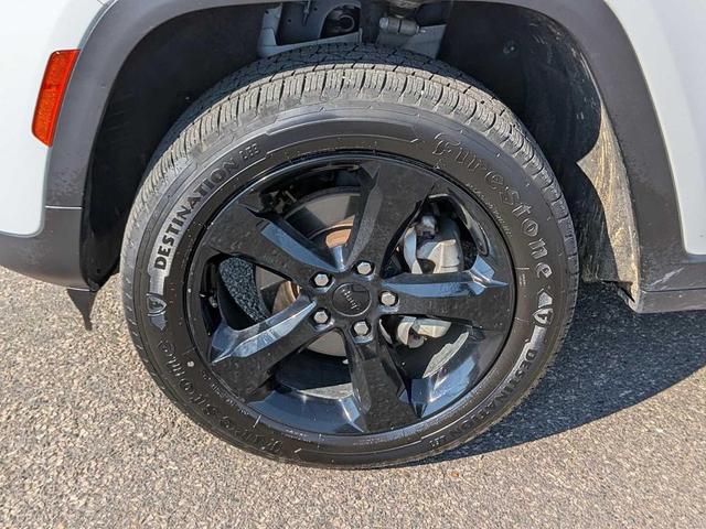 Photo of 2023 Bright White Clearcoat Jeep Grand Cherokee