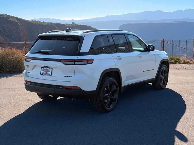 Photo of 2023 Bright White Clearcoat Jeep Grand Cherokee