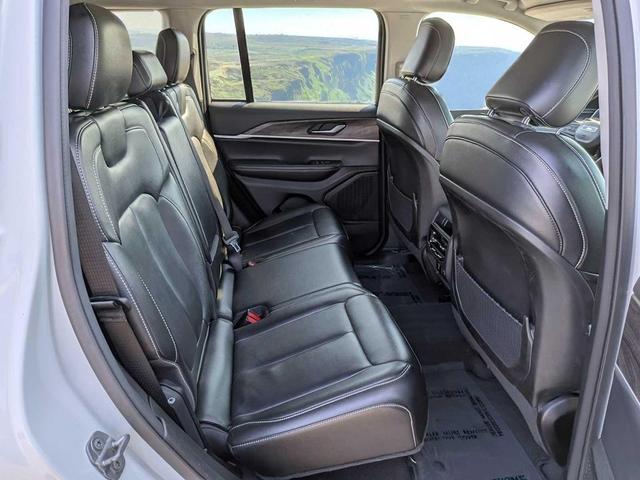 Photo of 2023 Bright White Clearcoat Jeep Grand Cherokee