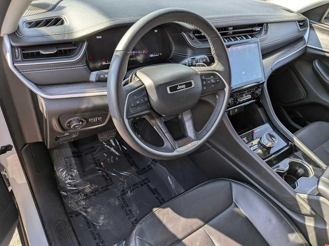 Photo of 2023 Bright White Clearcoat Jeep Grand Cherokee
