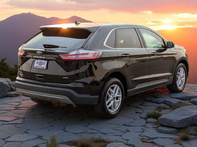 Photo of 2024 Agate Black Metallic Ford Edge