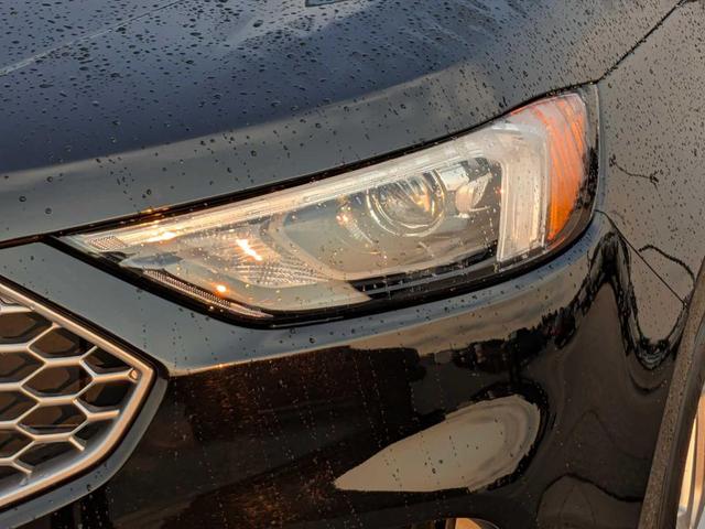 Photo of 2024 Agate Black Metallic Ford Edge