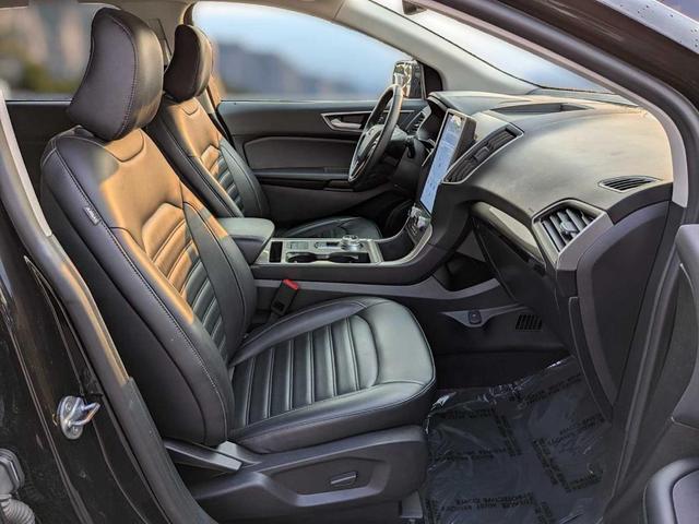 Photo of 2024 Agate Black Metallic Ford Edge