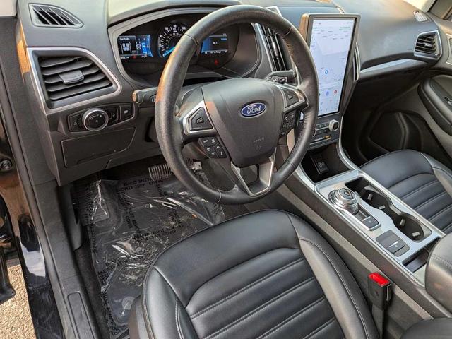 Photo of 2024 Agate Black Metallic Ford Edge