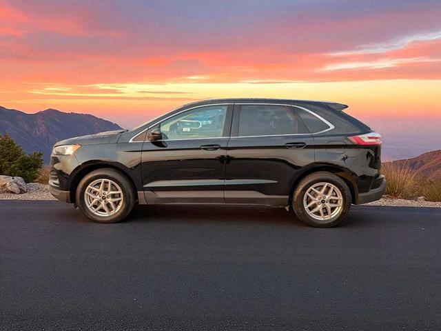 Photo of 2024 Agate Black Metallic Ford Edge