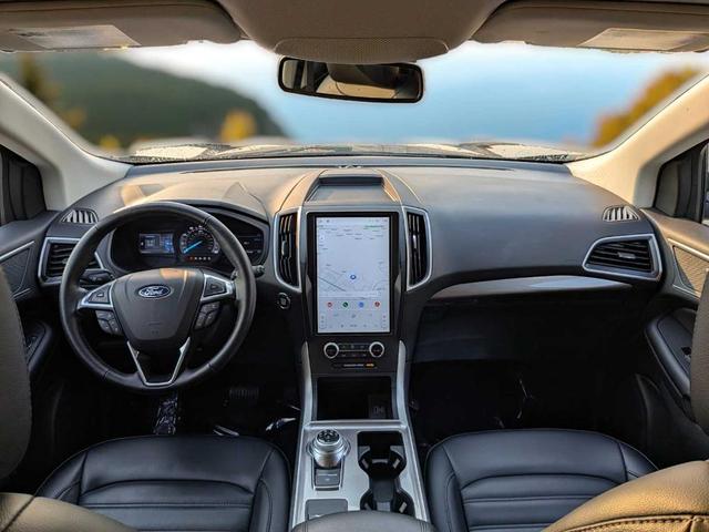 Photo of 2024 Agate Black Metallic Ford Edge