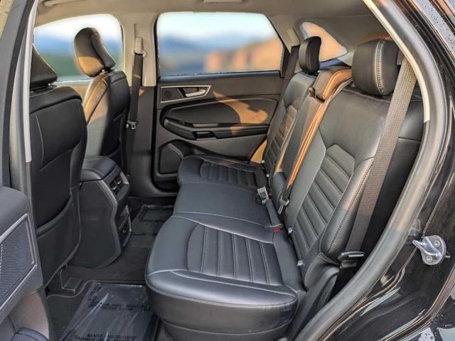 Photo of 2024 Agate Black Metallic Ford Edge