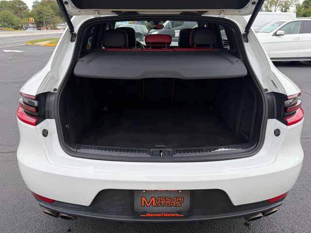 Photo of 2015 White Porsche Macan