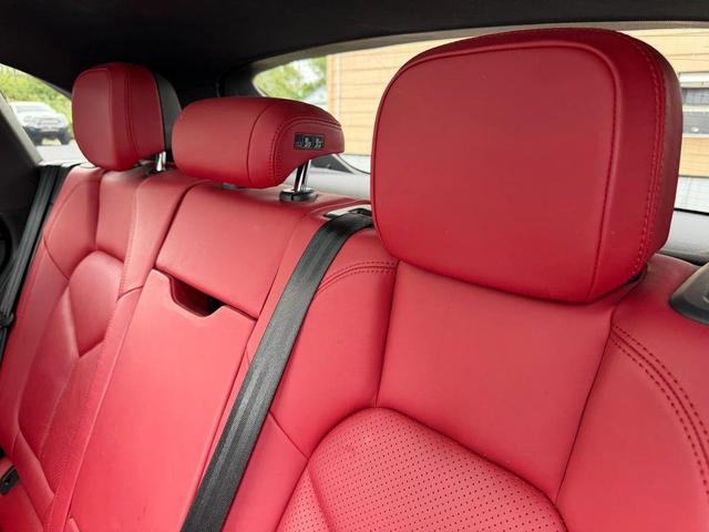Photo of 2015 White Porsche Macan