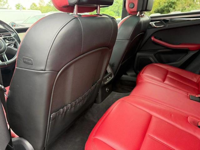 Photo of 2015 White Porsche Macan