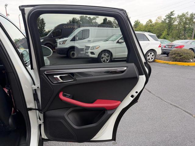 Photo of 2015 White Porsche Macan