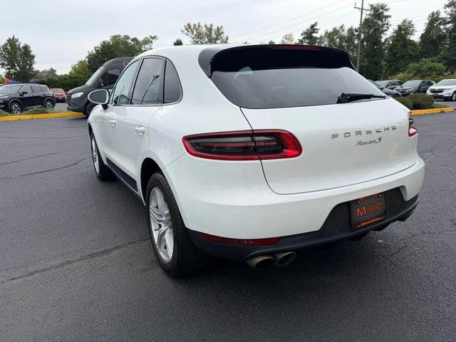 Photo of 2015 White Porsche Macan