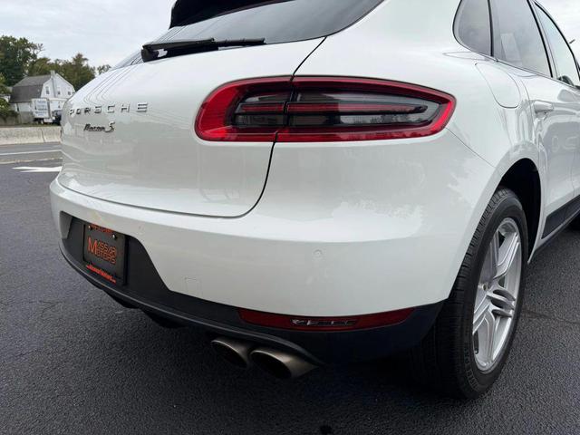 Photo of 2015 White Porsche Macan