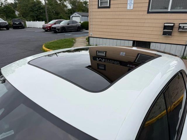 Photo of 2015 White Porsche Macan