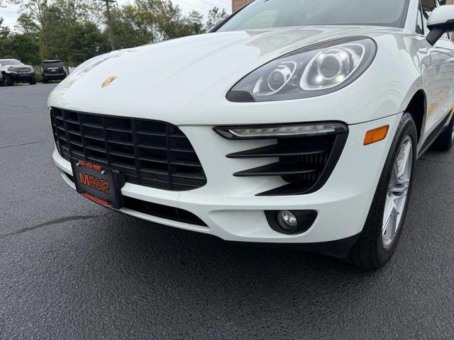 Photo of 2015 White Porsche Macan