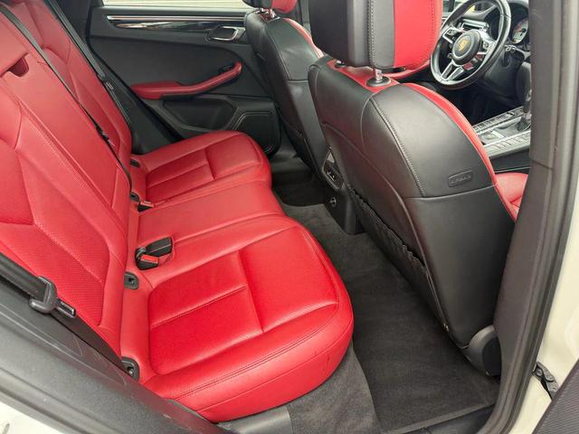 Photo of 2015 White Porsche Macan