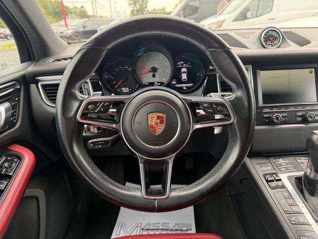 Photo of 2015 White Porsche Macan