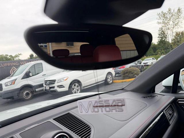 Photo of 2015 White Porsche Macan
