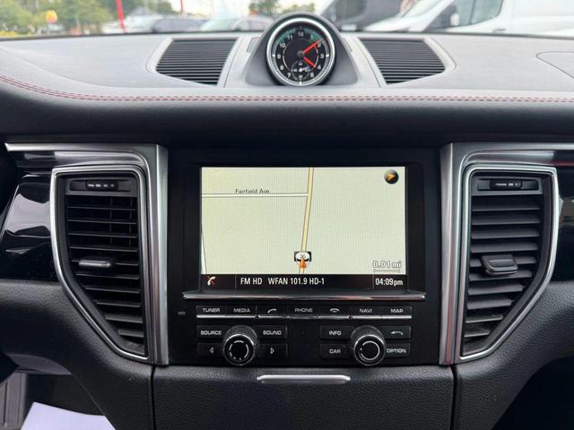 Photo of 2015 White Porsche Macan