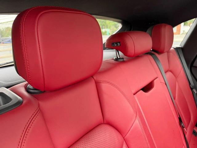 Photo of 2015 White Porsche Macan