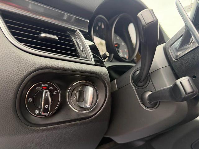 Photo of 2015 White Porsche Macan