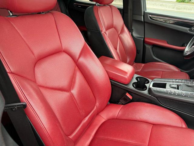 Photo of 2015 White Porsche Macan