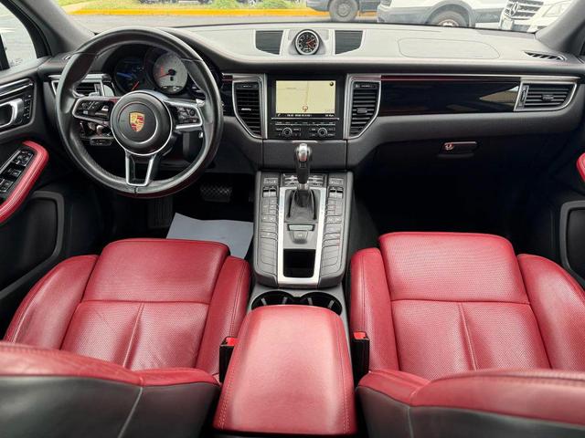 Photo of 2015 White Porsche Macan