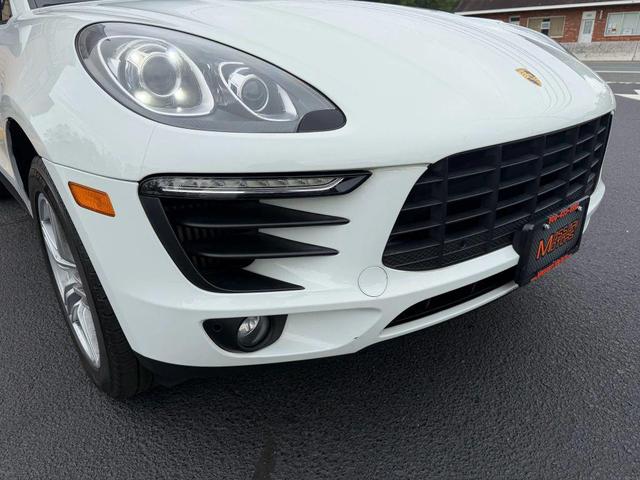 Photo of 2015 White Porsche Macan