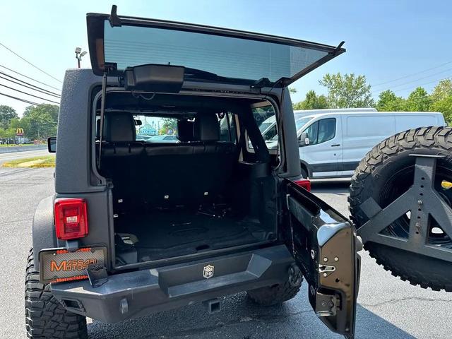 Photo of 2015 Black Clearcoat Jeep Wrangler Unlimited